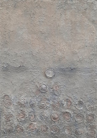 Rusty circles painted by Ingred Vaesen